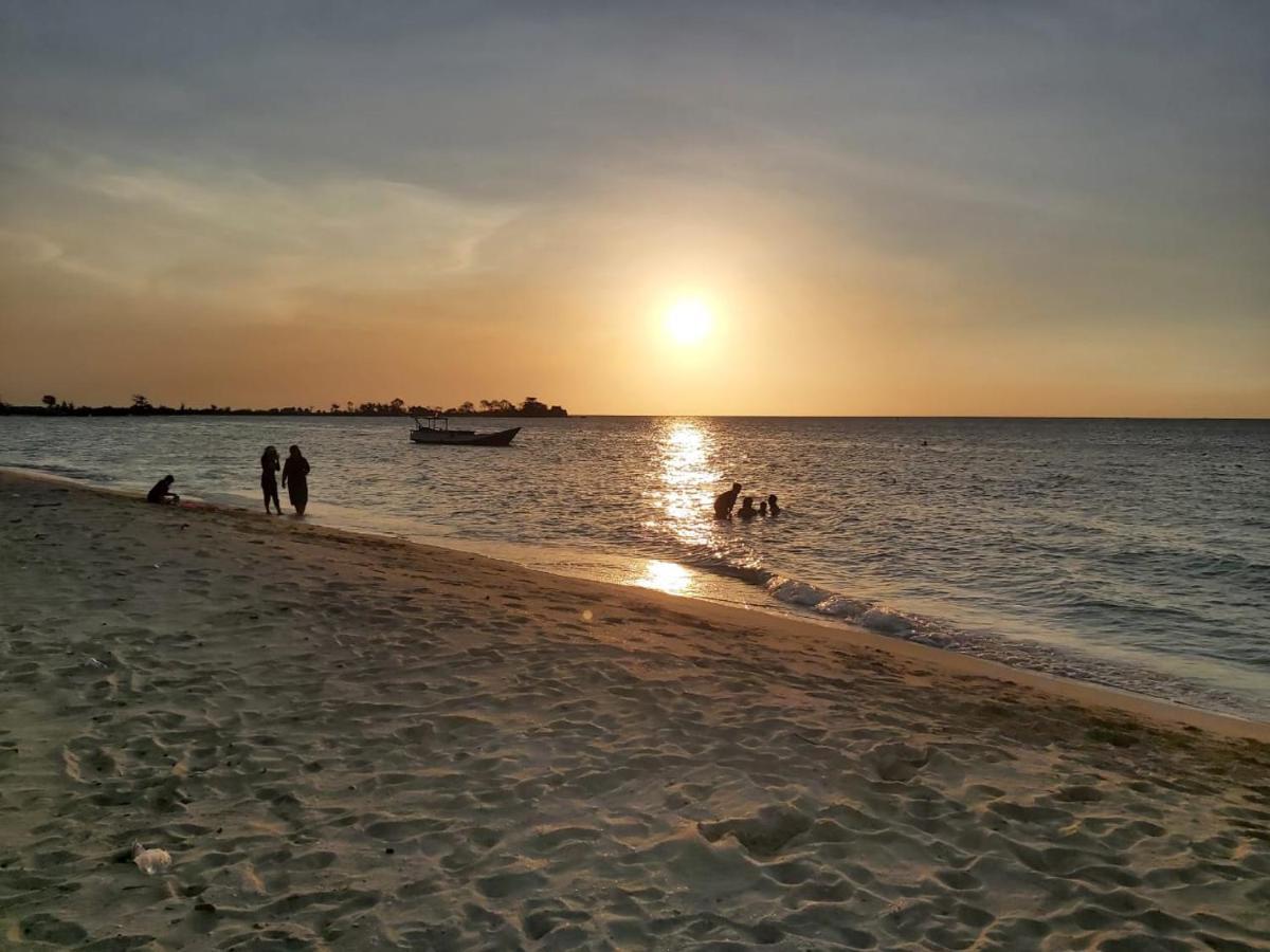Omah Laut Bondo Jepara - By The Beach, Direct View Of The Sea, Great Base For Water Sports Margokerto Zewnętrze zdjęcie